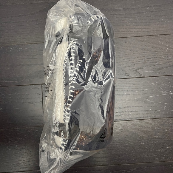 NEW RARE Hudson Bay Company Classic Bold Stripes Throw Blanket 70in x 50in - Picture 4 of 6